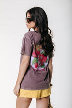 Afbeelding in Gallery-weergave laden, Tee Fresh Berries Acid Wash Loosefit