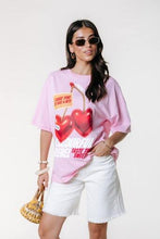 Afbeelding in Gallery-weergave laden, Tee Sweet Cherry Oversized