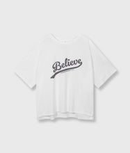 Afbeelding in Gallery-weergave laden, believe tee
