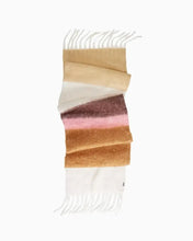 Afbeelding in Gallery-weergave laden, fuzzy scarf