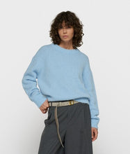 Afbeelding in Gallery-weergave laden, hairy knit sweater