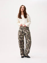 Afbeelding in Gallery-weergave laden, Jeans Camo Super Barrel Fit