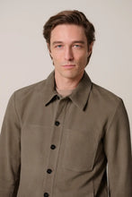 Afbeelding in Gallery-weergave laden, OVERSHIRT SHIRT SUEDE TAUPE