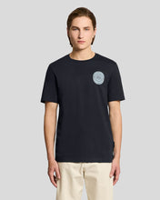 Afbeelding in Gallery-weergave laden, T-Shirt Borders Label Graphic