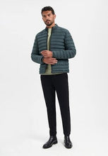 Afbeelding in Gallery-weergave laden, Jacket Short Fit Padded