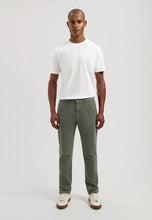 Afbeelding in Gallery-weergave laden, Marlon Chino