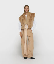 Afbeelding in Gallery-weergave laden, sleeveless fluffy vest