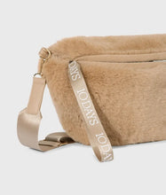 Afbeelding in Gallery-weergave laden, fluffy fanny pack