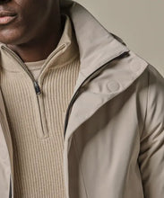 Afbeelding in Gallery-weergave laden, RAINCOAT SHORT MAGNET L.BEIGE