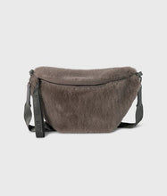 Afbeelding in Gallery-weergave laden, fluffy fanny pack
