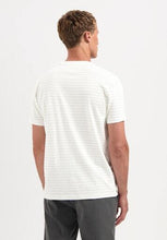 Afbeelding in Gallery-weergave laden, T-Shirt Crewneck Yarn Dyed Pin Stri