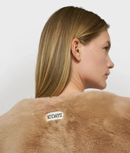 Afbeelding in Gallery-weergave laden, sleeveless fluffy vest